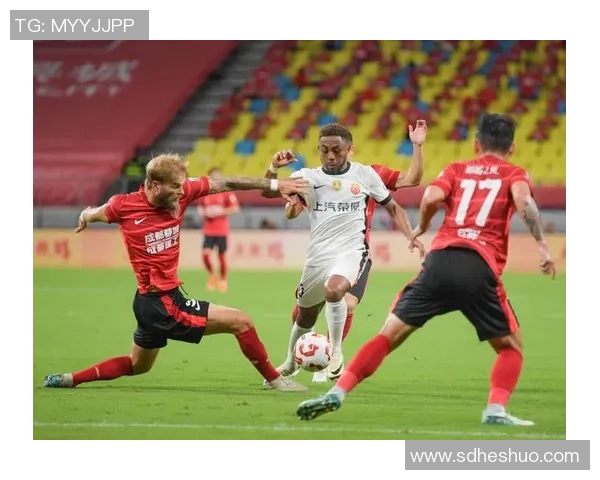 成都足球队防反战术解析与战绩影响探讨MBA