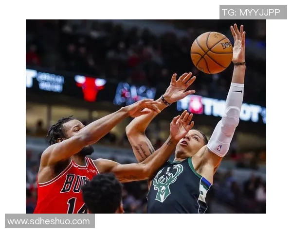 公牛与雄鹿第五场激战回顾球星表现与战术分析全景呈现 公牛与雄鹿第五场激战回顾球星表现与战术分析全景呈现