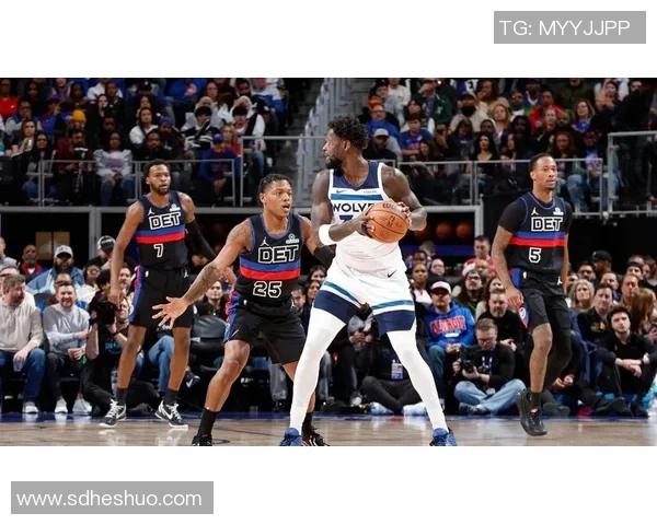 森林狼与活塞激战正酣谁能在这场较量中笑到最后