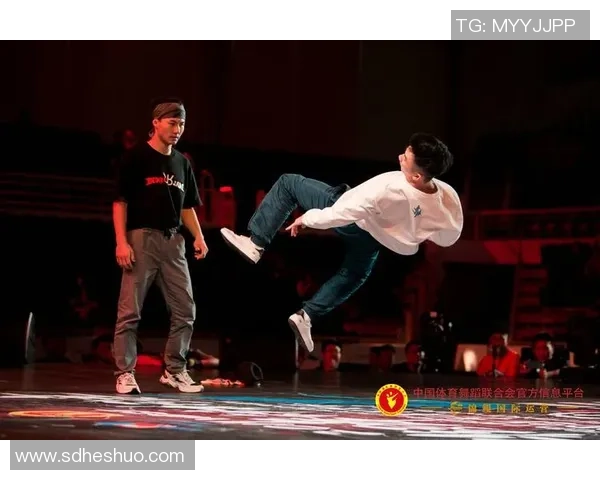 南京街舞队在世界攀岩锦标赛中以56分高居积分榜首位